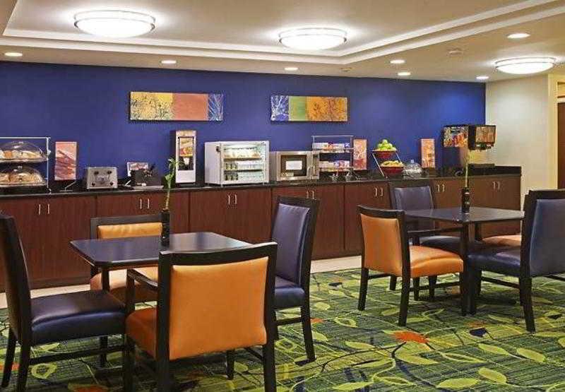 Fairfield By Marriott Inn & Suites Raynham Middleborough/Plymouth Restaurant bilde